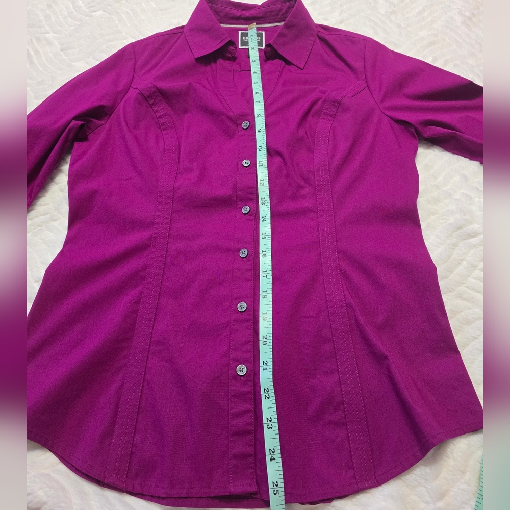 EXPRESS The Essential Women's Button-Up Shirt. Purple. Size M - Picture 5 of 10